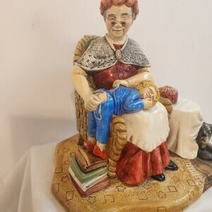 Vtg 1981 Naturecraft England Grandmas Comfort Figure 882 Hand Painted Stonecraft